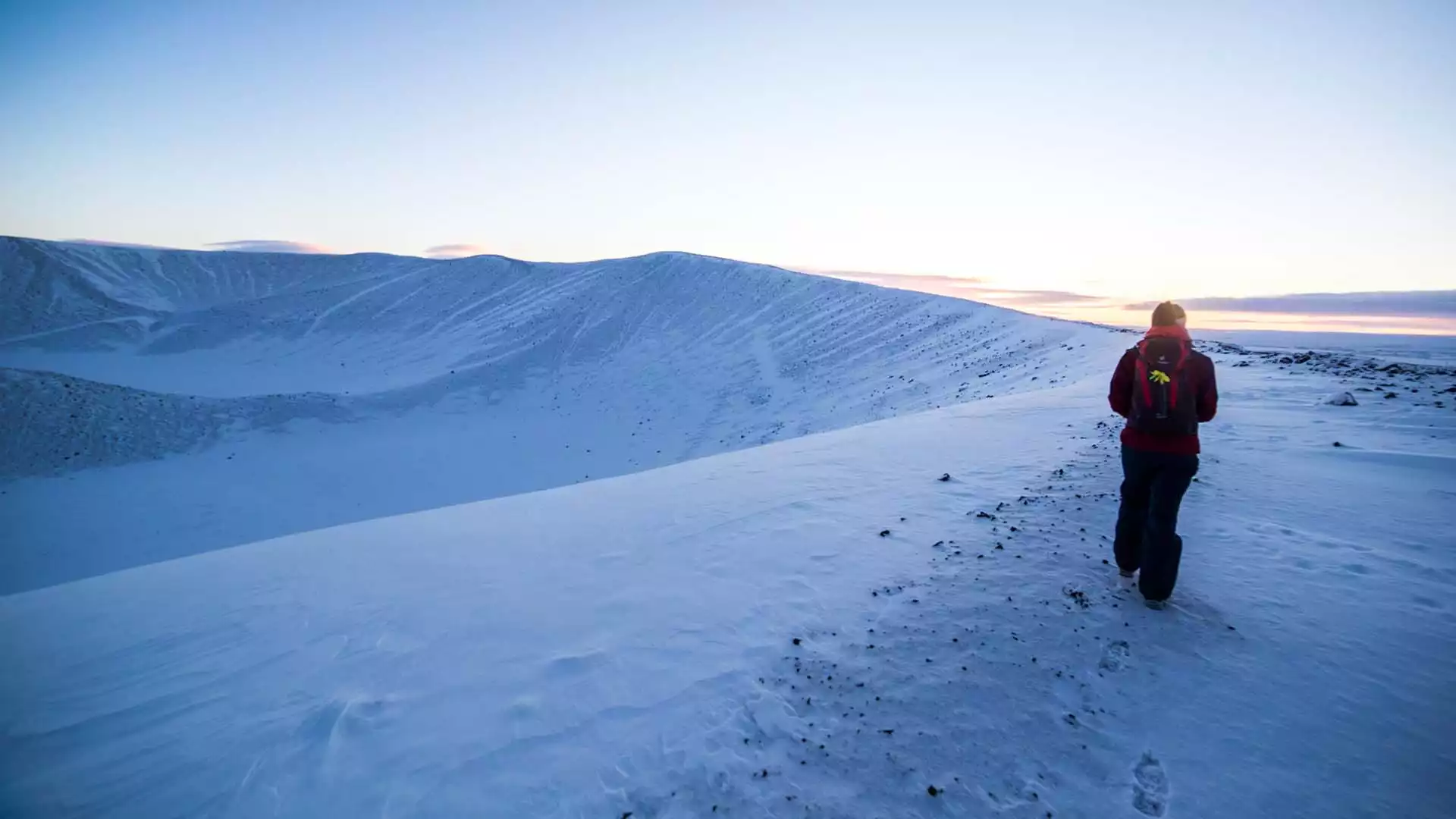 Zonsopkomst op de Hverfjell krater, geysir bread en modderpoelen
