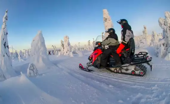 Sneeuwscooteravontuur Iso-Syöte